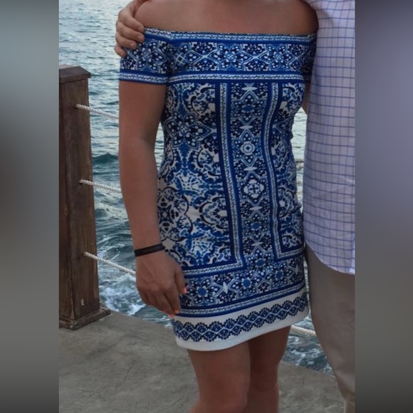 Gianni Bini Off-the-shoulder Blue and White Dress EUC Size Medium - Picture 2 of 2